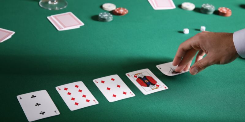 FB88_Hướng Dẫn Cách Chia Bài Poker Cực Đơn Giản Cho Tân Thủ